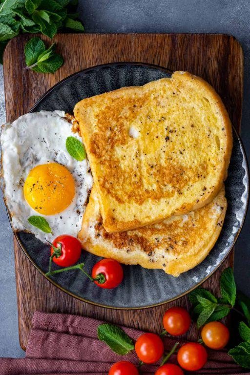 Yumurtalı Ekmek (Egg in Bread)