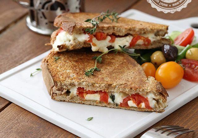 Zeytin Ezmeli Tost (Olive Paste Toast)