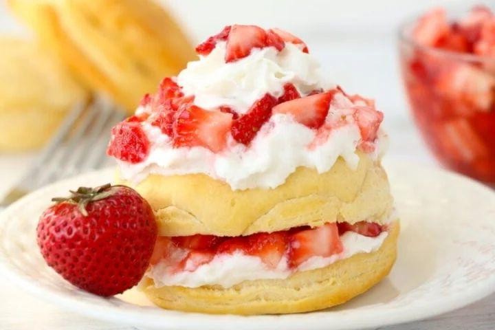 Air Fryer Banana Strawberry Shortcake