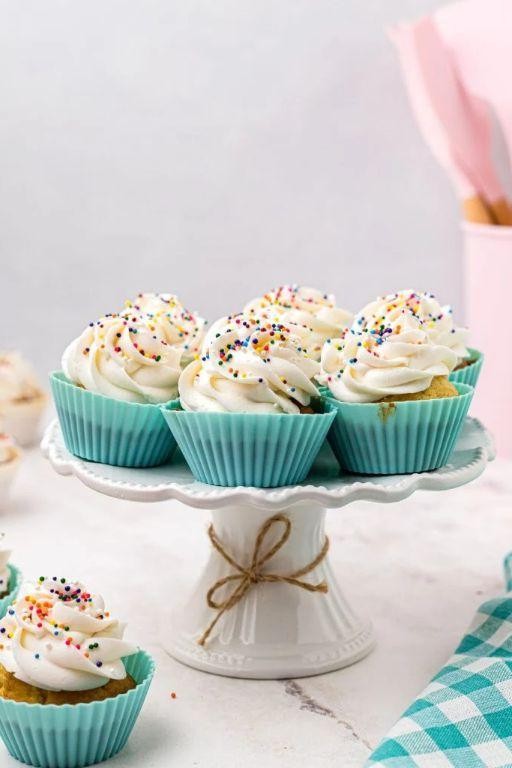 Air Fryer Banana Vanilla Cupcakes