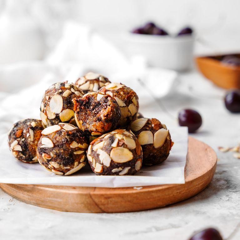 Almond and Date Energy Balls