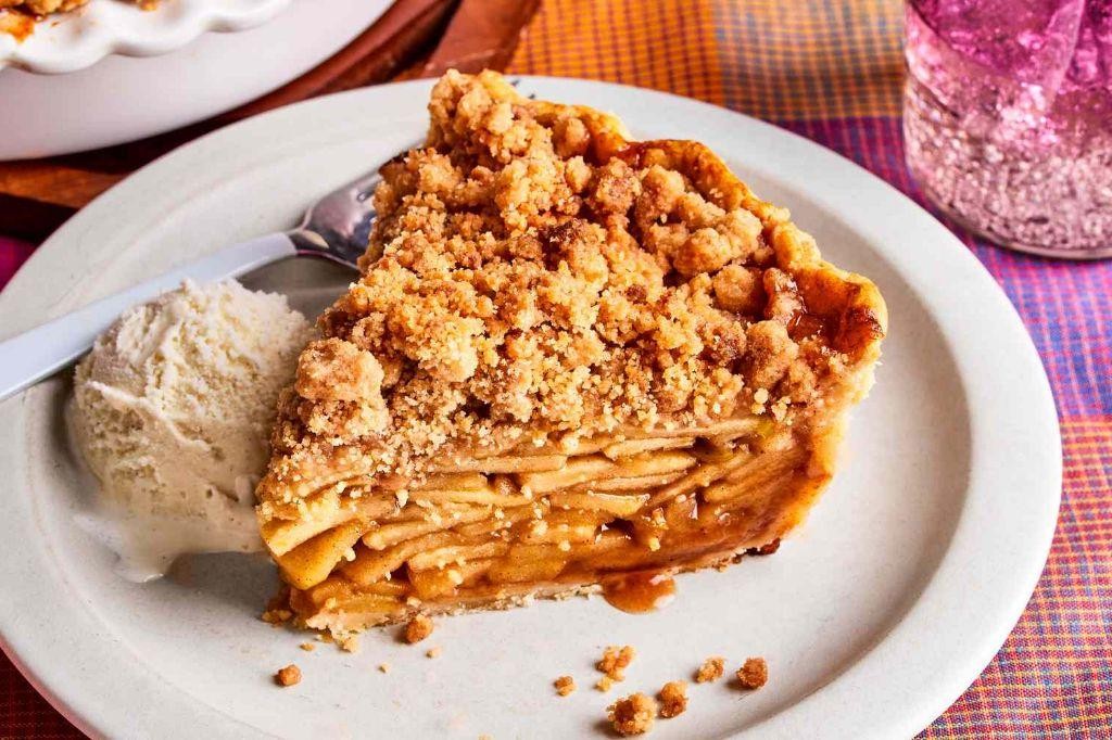 Apple Cinnamon Streusel Pie