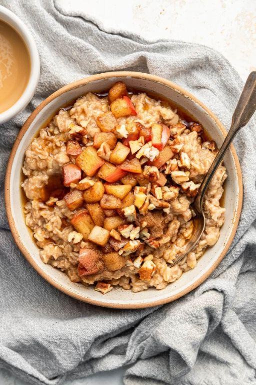 Apple and Cinnamon Oatmeal
