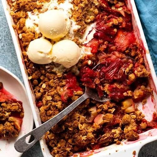 Apple and Rhubarb Crumble