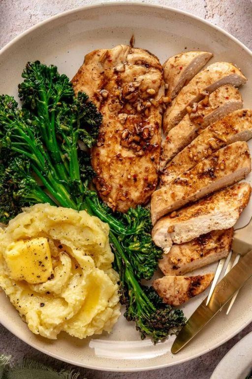 Baked Chicken Breast with Garlic Mashed Potatoes