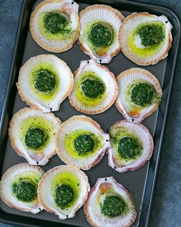 Baked Scallops with Garlic and Herbs