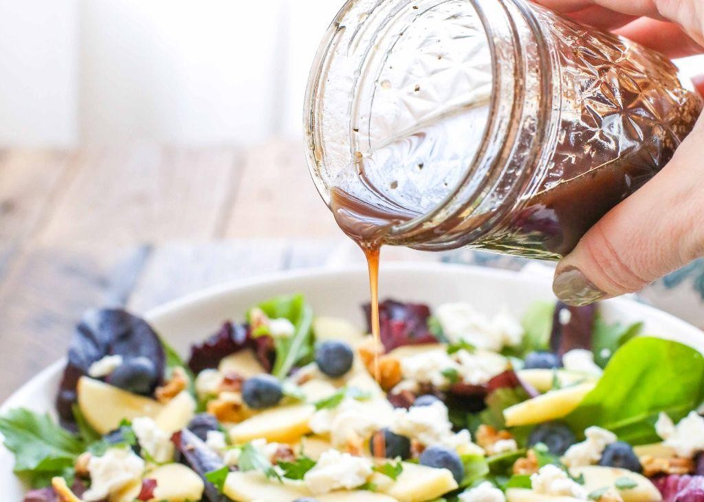 Balsamic Vinegar Greek Dressing with Honey