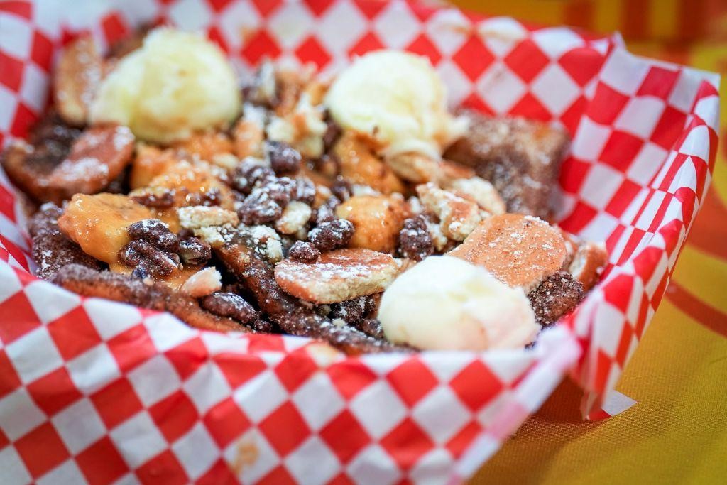 Banana Caramel Sopapillas