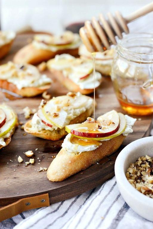 Bartlett Pear and Blue Cheese Crostini