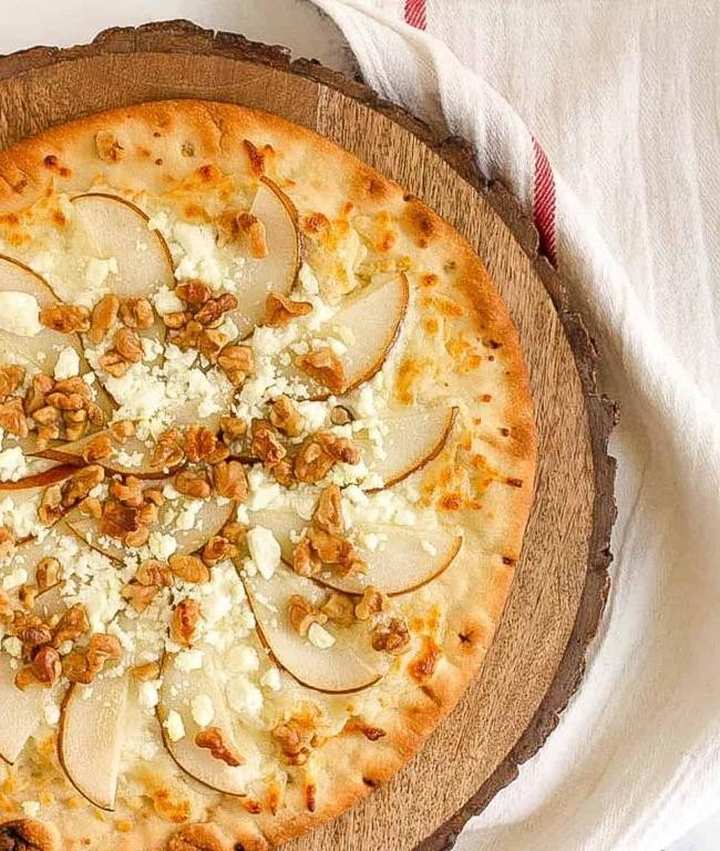 Bartlett Pear and Gorgonzola Pizza