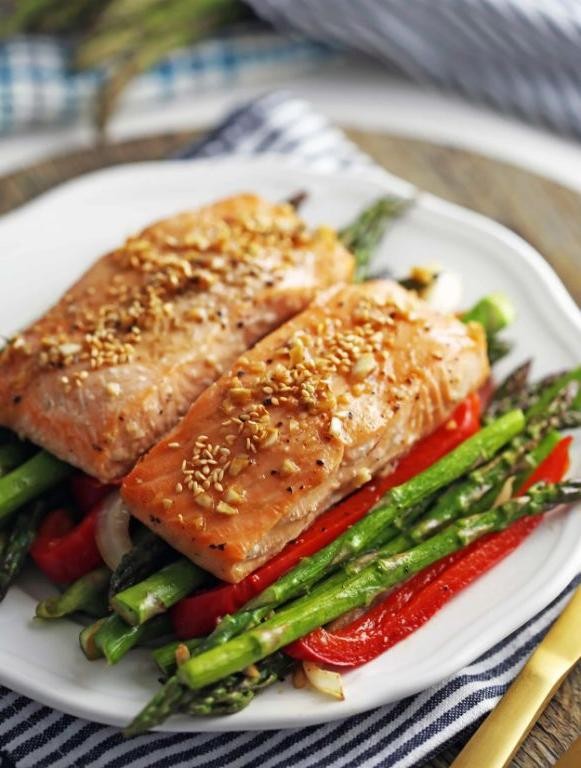 Beachbody Baked Salmon with Asparagus