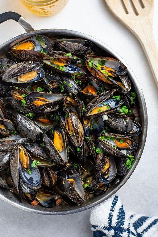 Beer Steamed Mussels with Bacon
