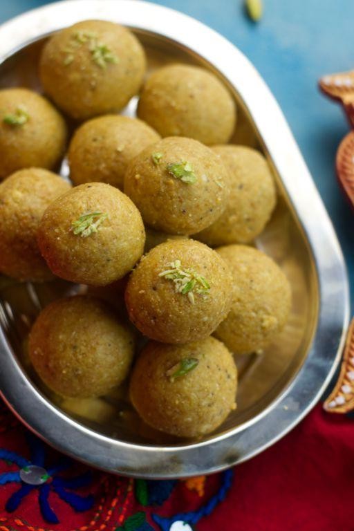 Besan Ladoo (Sweet Balls)