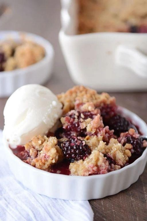 Blackberry Cobbler with Oatmeal Crumble