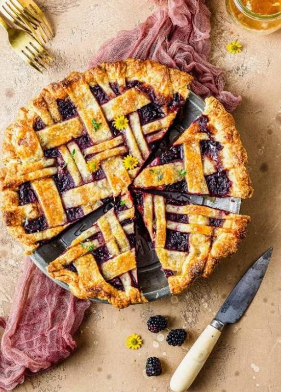 Blackberry and Honey Pie