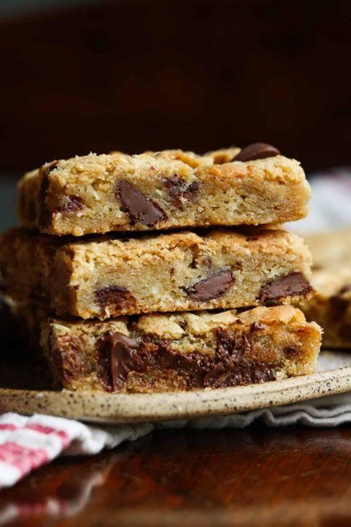 Blondie Chocolate Chip Bars