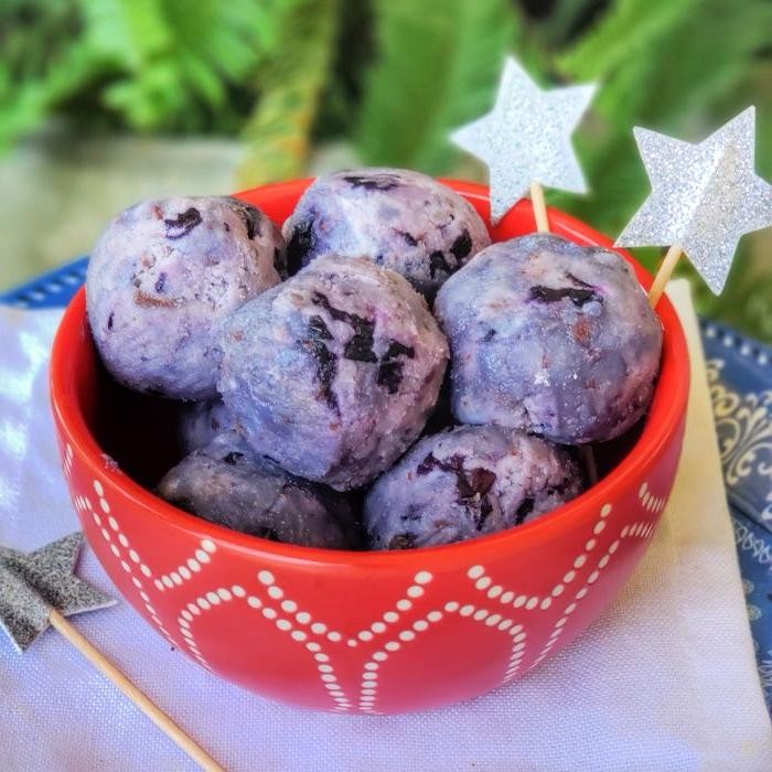 Blueberry Cheesecake Chocolate Balls