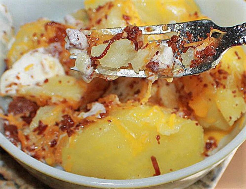 Boiled Potatoes with Bacon and Cheese