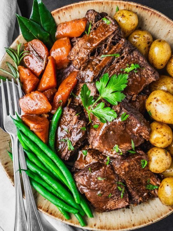 Braised Chuck Roast with Red Potatoes and Thyme