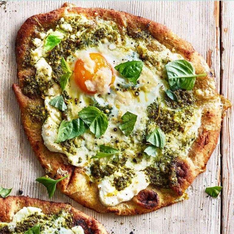 Breakfast Naan Pizza