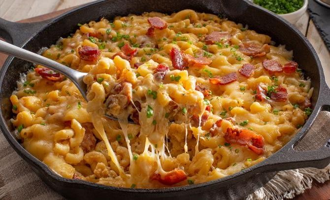 Buffalo Bacon Mac and Cheese
