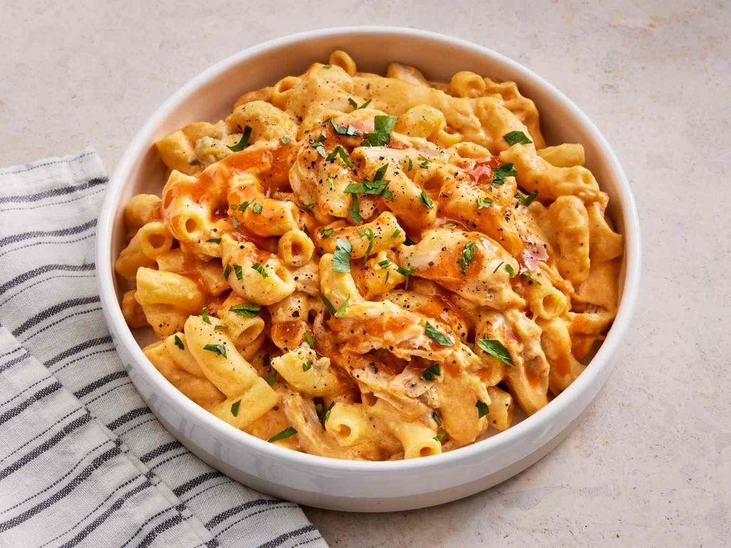 Buffalo Chicken Alfredo Mac and Cheese
