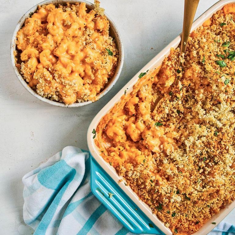 Buffalo Mac and Cheese with Breadcrumbs