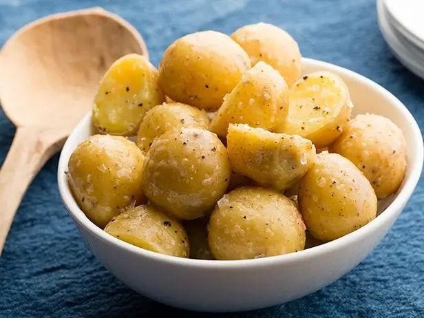 Buttery Boiled New Potatoes