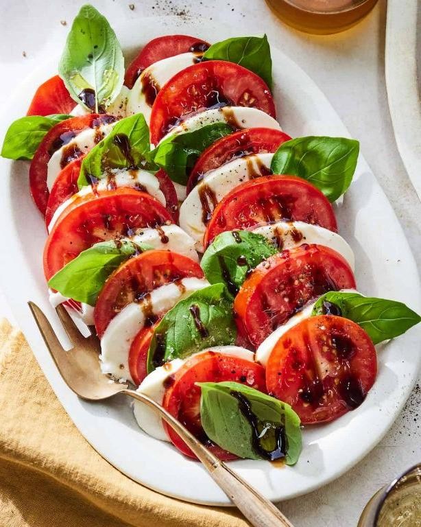 Caprese Salad with Sliced Tomatoes