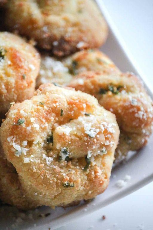 Carbquik Garlic Knots