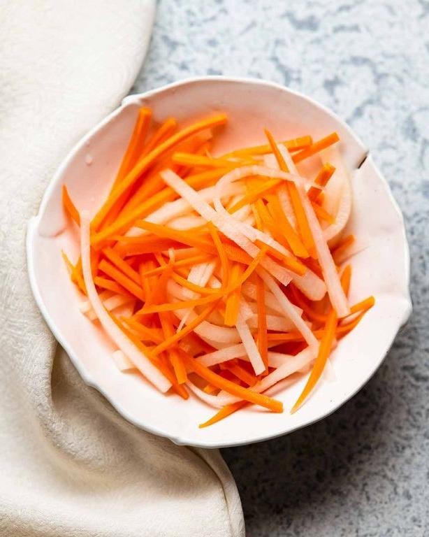 Carrot and Daikon Radish Rolls