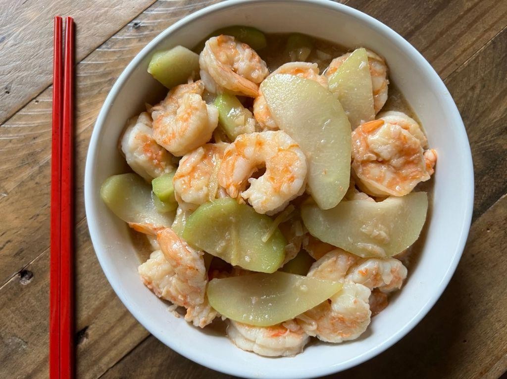 Chayote and Shrimp Stir-Fry