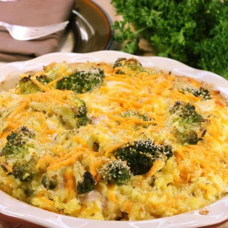 Cheesy Broccoli Chicken and Rice Crock Pot Delight