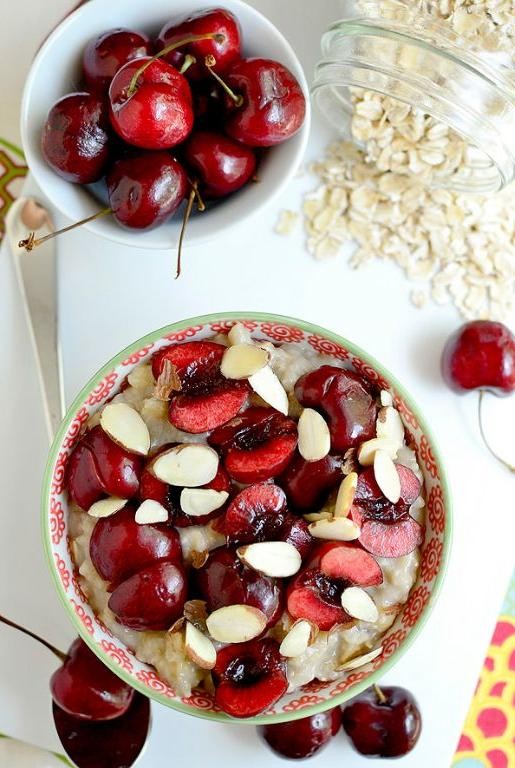 Cherry Almond Low Calorie Oatmeal