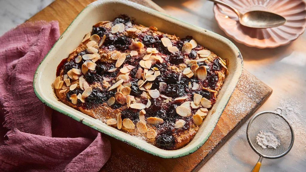 Cherry Bakewell Baked Oats