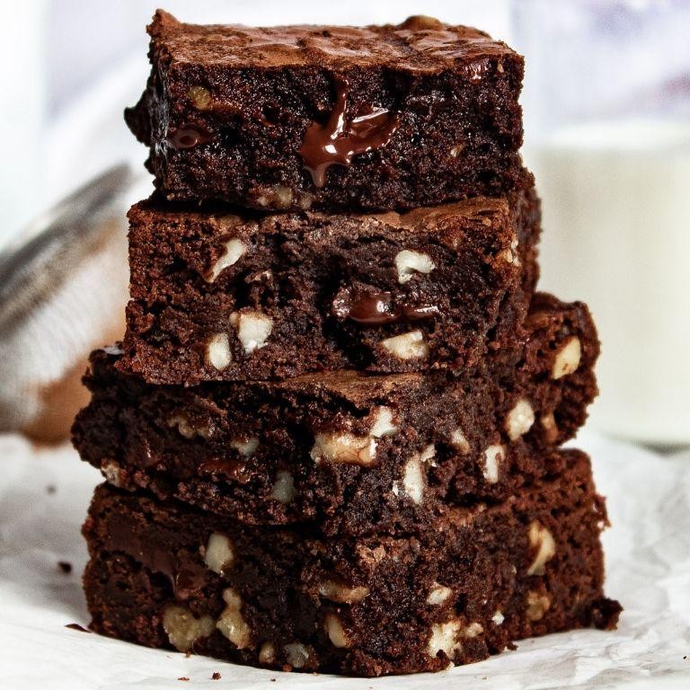 Chewy Chocolate Brownies with Walnuts