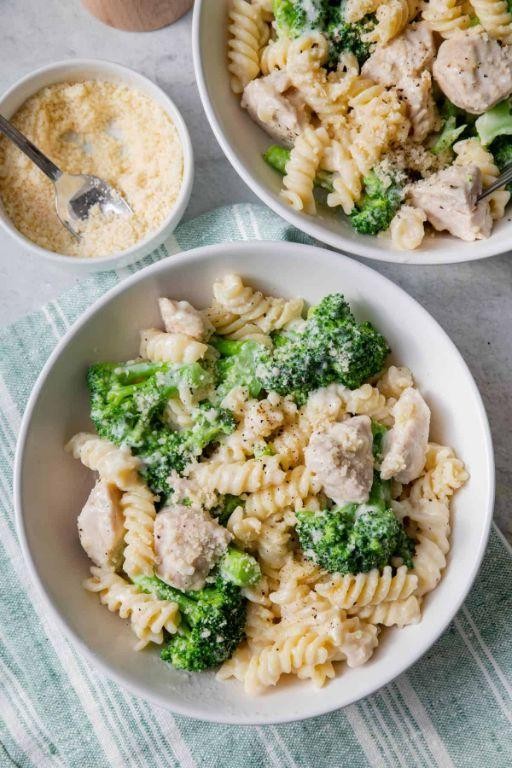 Chicken Breast and Broccoli Alfredo