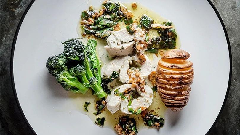 Chicken Breast with Hasselback Potatoes and Onions