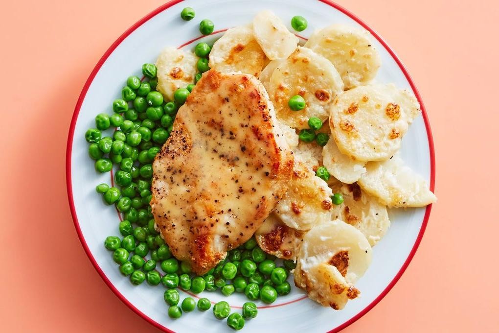 Chicken Breast with Scalloped Potatoes and Onions