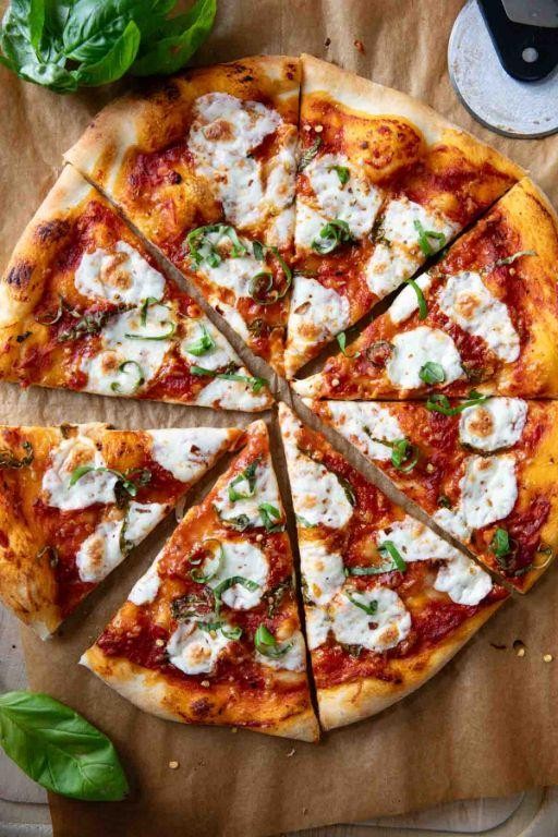 Chislick Pizza with Mozzarella and Basil