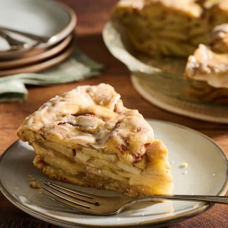 Cinnamon Roll Apple Pie
