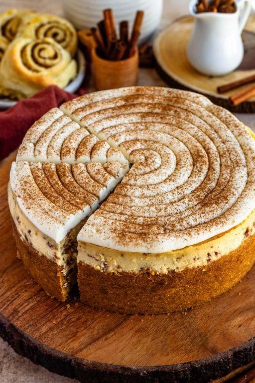 Cinnamon Roll Cheesecake