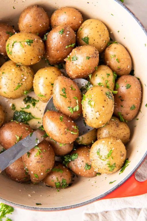 Classic Boiled Potatoes with Parsley