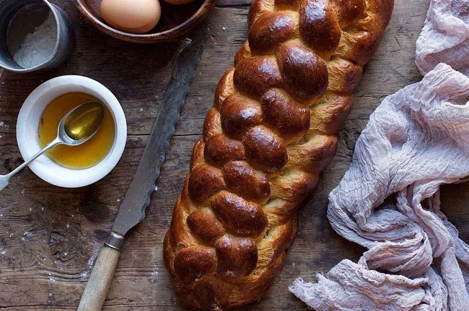 Classic Challah Bread
