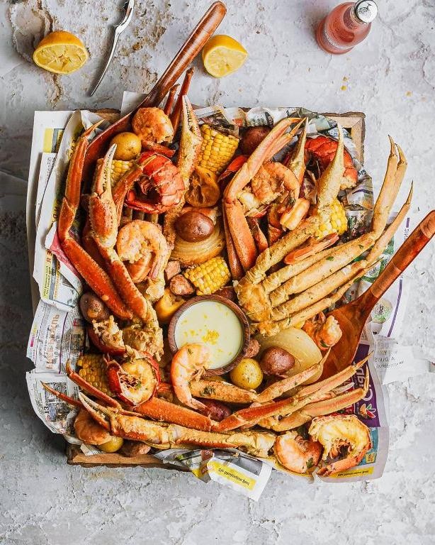 Classic Garlic Butter Seafood Steamer Pot