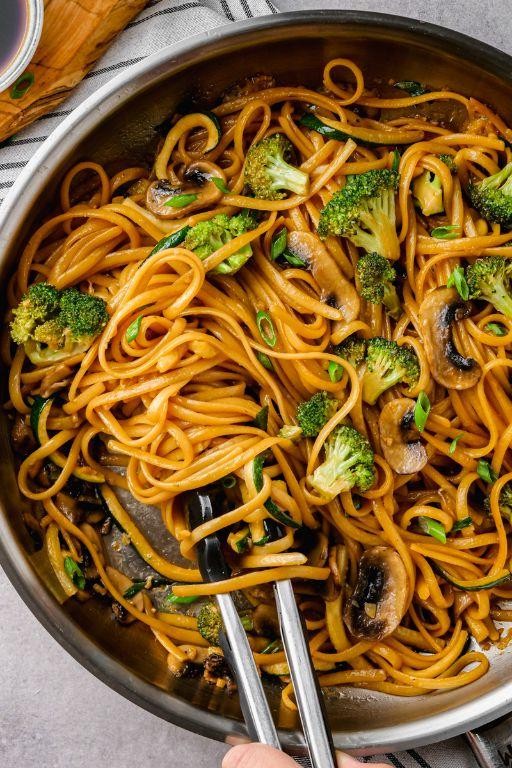 Classic Hibachi Noodles with Vegetables