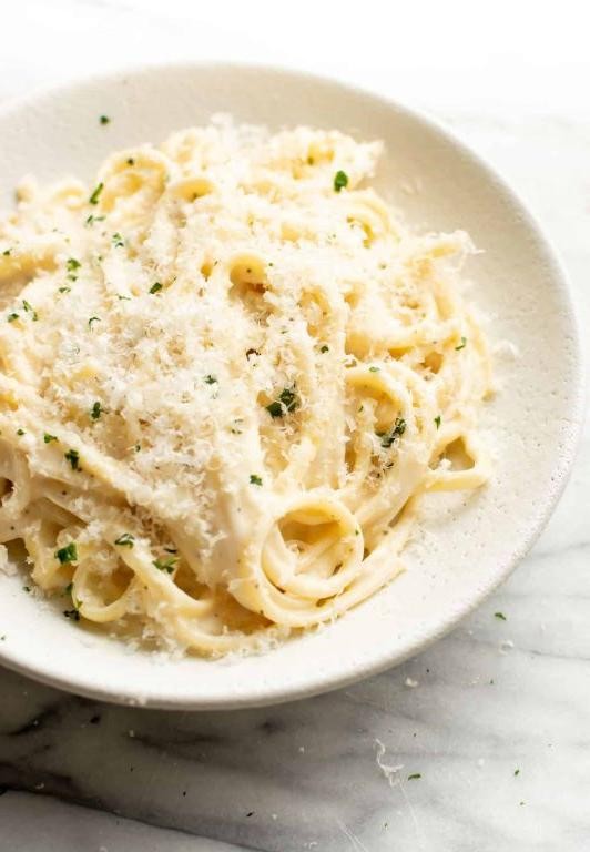 Creamy Garlic Macaroni