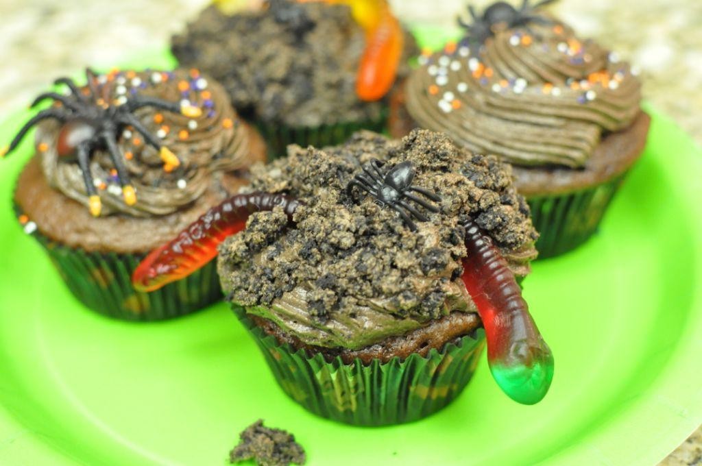 Creepy Crawly Cupcakes