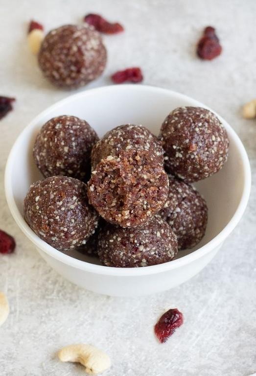 Dates and Nuts Energy Balls