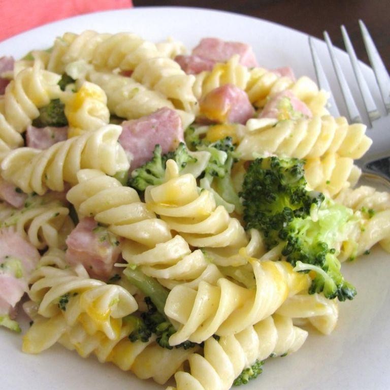 Deli Ham and Broccoli Pasta Bake
